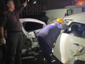 Araç Şarampole Uçtu: 2 Yaralı