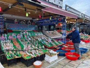 Balık Tezgahlarında Çeşit Çok Balık Az