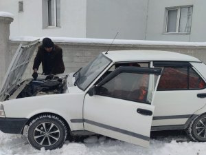 Aşkale’de Onlarca Araç Soğuk Yüzünden Çalıştırılamadı