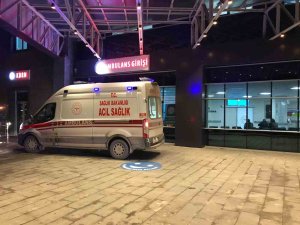 Otobüse Binerken Yere Düşen Yolcunun Ayağının Üzerinden Otobüs Geçti