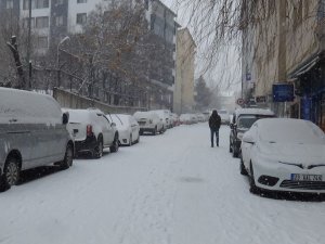 Tunceli’de Kar Yeniden Bastırdı, 251 Köy Yolu Ulaşıma Kapandı