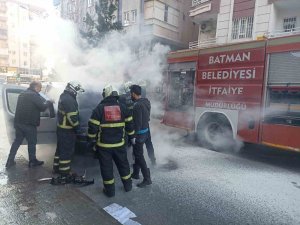 Batman’da Seyir Halindeki Araç Alev Aldı