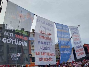 Cumhurbaşkanı Erdoğan’ın Miting Yapacağı Alandaki Afişler Dikkat Çekti