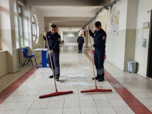 Zeytinburnu’nda Tertemiz Okullar Öğrencileri Bekliyor