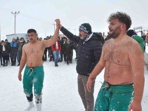 Karda Güreş Tuttular, Soğuk Havaya Meydan Okudular