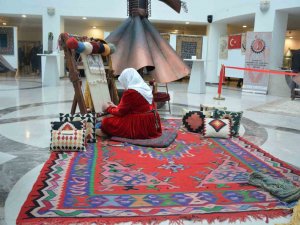 Dünyaca Ünlü El Yapımı Halılar Uşak Halı Sergisi’nde Sanatseverlerle Buluştu