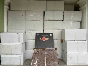Uşak’ta 1 Milyon 600 Bin Dolu Kaçak Makaron Ele Geçirildi