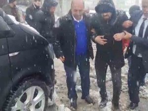 Ambulans Kardan Dolayı Yolda Kalınca Makam Aracıyla Hastaneye Kaldırıldı