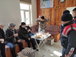 Bolu’da Karda Mahsur Kalan 23 Güney Koreli Turist Kurtarıldı