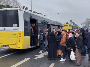 İ̇stanbul’da Metro Arızası Nedeniyle Vatandaşlar Mağdur Oldu