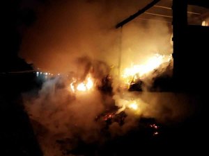 Kırklareli’nde Kumaş Yüklü Tır Alev Aldı