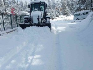 Torosların Yüksek Kesimlerinde Karla Kapanan Yollar Açılıyor