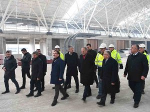 Kayseri Protokolü Kayseri Havalimanı Yeni Terminal Binası Çalışmalarını Yerinde İ̇nceledi