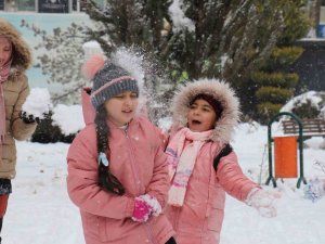 Malatya’da Vatandaşın Kar Sevinci