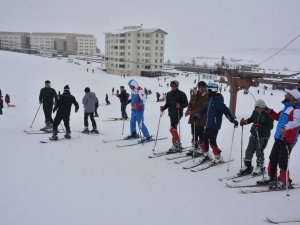 Bitlis’te Kayak Sezonu Açıldı