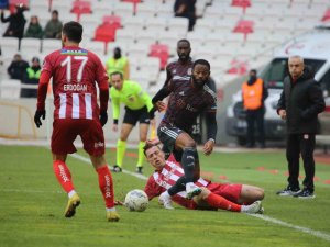 Spor Toto Süper Lig: Sivasspor: 0 - Beşiktaş: 0 (Maç Devam Ediyor)