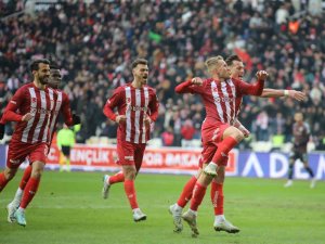 Spor Toto Süper Lig: D.g. Sivasspor: 1 - Beşiktaş: 0 (İ̇lk Yarı)