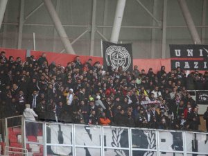 Beşiktaşlı Taraftarlar Takımını Yalnız Bırakmadı