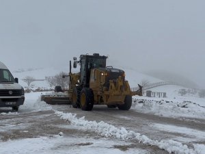 Karla Kaplanan Göbeklitepe Yolu İş Makineleriyle Açıldı