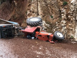 Belediyeye Ait Traktör Kaza Yaptı 1 Yaralı