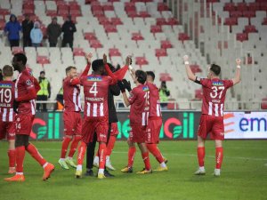 Sivasspor’da Maç Sonu Büyük Sevinç