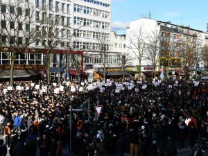 İ̇sveç’te Kur’an-ı Kerim’in Yakılması Hamburg’da Protesto Edildi