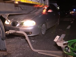 Otomobil Tıra Arkadan Çarptı: 2 Yaralı