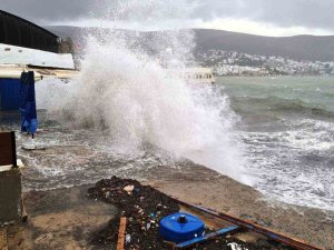 Bodrum-marmaris Arası Denizlerde Tam Fırtına Uyarısı