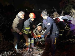 İ̇ki Otomobil Kafa Kafaya Çarpıştı: 1’i Ağır 6 Yaralı