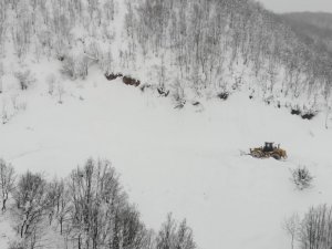 Kar Kalınlığının 2 Metreyi Aştığı Bölgede Çığ Riskine Rağmen Zorlu Çalışma