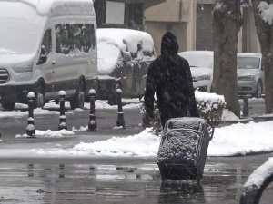 Gaziantep’te Kar Yağışı Etkisini Sürdürüyor
