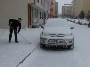 Kars Beyaz Gelinliğini Giydi