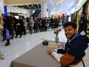 Mardin’de Kar Yağışını Rağmen İmza Gününe Yoğun İlgi