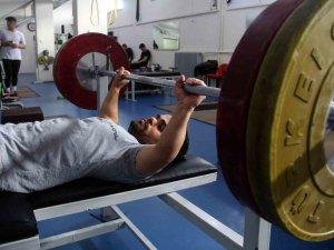 Sivaslı ‘Minik Herkül’ Gözünü Dünya Rekoruna Dikti