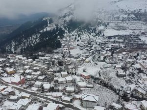 Yaylalar Karla Eşsiz Manzaraya Büründü, Kar Ve Buz Sürücülere Zor Anlar Yaşattı