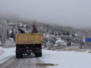 Çameli’de Belediye Ekiplerinin Kar Mücadelesi Sürüyor