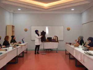 Yıldırım’da Deri Sanatının İncelikleri Öğretiliyor