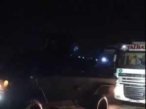 Karda Mahsur Kalan Sürücülerin Yardımına Jandarma Koştu