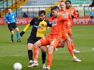 Spor Toto Süper Lig: İ̇stanbulspor: 0 - Alanyaspor: 0 (İ̇lk Yarı)