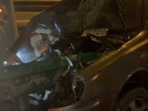 Bursa’da Kontrolden Çıkan Otomobil Bariyerlere Saplandı: 5 Yaralı