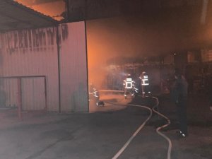 Ayvalık’ta Zirai Aletler Deposundaki Yangın Korkuttu