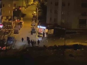 Gençlerin Tekmeli Yumruklu Kavgası Amatör Kamerada