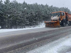 Çanakkale’de Karayolları Ve İ̇l Özel İ̇dare Ekipleri Yolların Kardan Kapanmaması İçin Çalışıyor