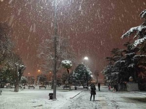 Batı Ve Orta Karadeniz, Haftaya Kar Ve Fırtınayla Başlayacak