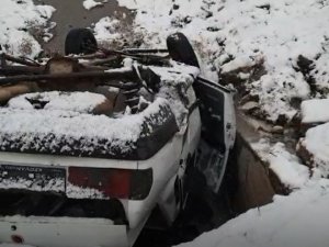 Kanala Uçan Otomobildeki Aile Ölümden Döndü