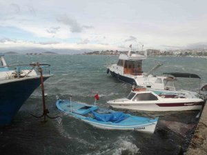 Ayvalık Ve Kuzey Ege’de Fırtına Etkili Oluyor