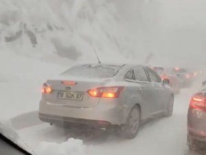 Uludağ Yolu Kapandı, 25 Kilometrelik Trafik Oluştu