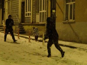 Isparta Beyaza Büründü, Karın Tadını Vatandaşlar Kar Topu Oynayarak Çıkardı