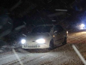 Uludağ Yolunda Tipi Sonrası Yol Kapandı, Sürücüler Zor Anlar Yaşadı