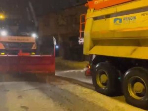Pendik Belediyesi Karla Mücadele Çalışmalarını Kesintisiz Sürdürüyor